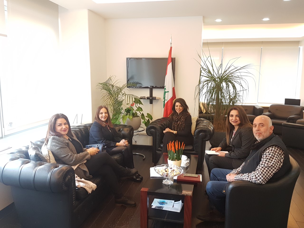 إلتقت الوزيرة شريم السيدة منى كوزي ممثل البنك الدولي 